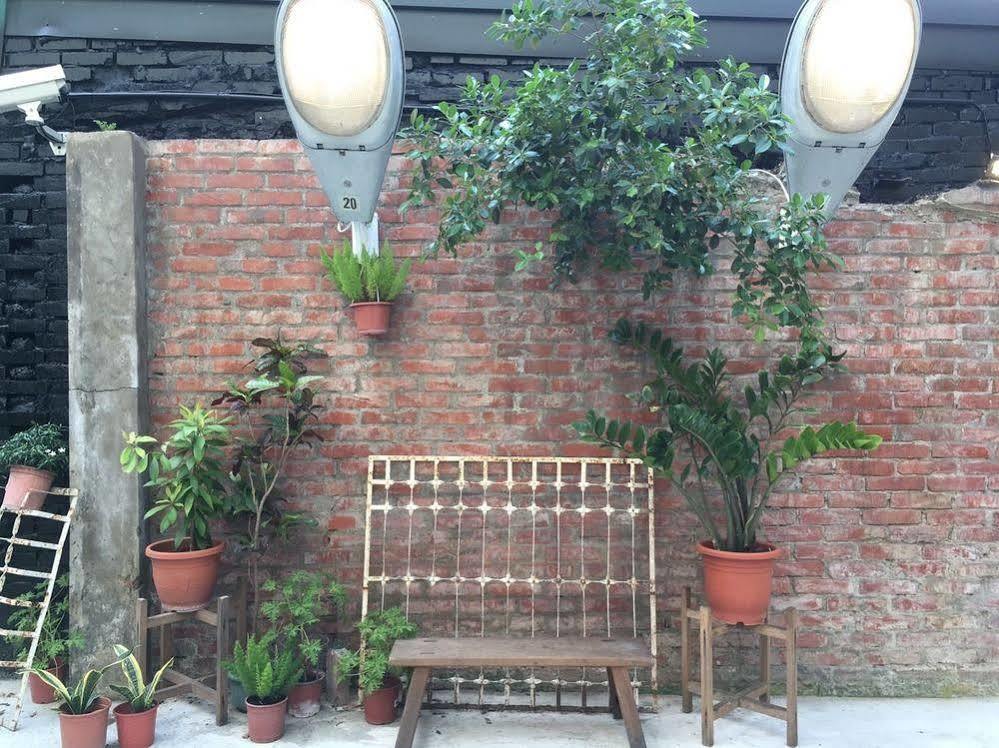 被愛咖啡小旅館 Birdeye Garden Tainan Extérieur photo
